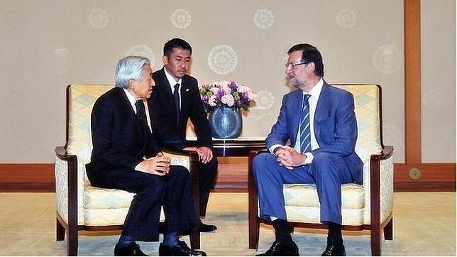 El calcetín debe ser alto hasta la rodilla para no dejar piel al descubierto