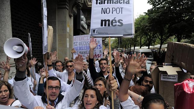 Las farmacias harán huelga el jueves por la mañana por los impagos de la Generalitat