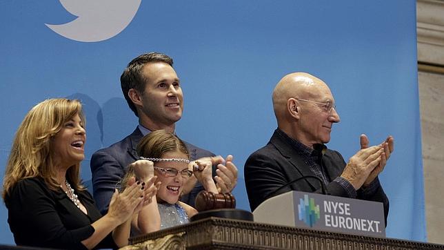 Ellos tocaron la campana en el inicio de la cotización de Twitter