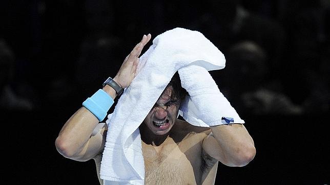Nadal se lesiona un dedo cortando pan en el desayuno