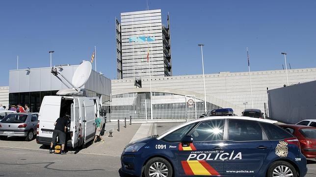 «The Guardian» dedica un reportaje a la «anarquía» en RTVV