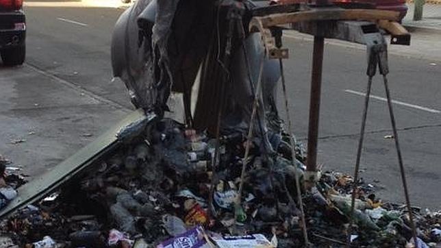 Cinco detenidos, ninguno barrendero, por quemar cinco contenedores