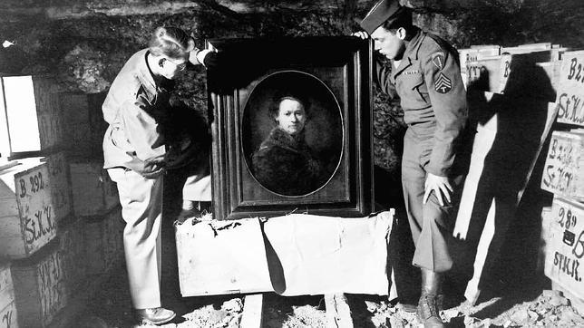 Rembrand recuperado por el teniente Fork y el soldado Ettinger en una mina de sal repleta de «tesoros» nazis