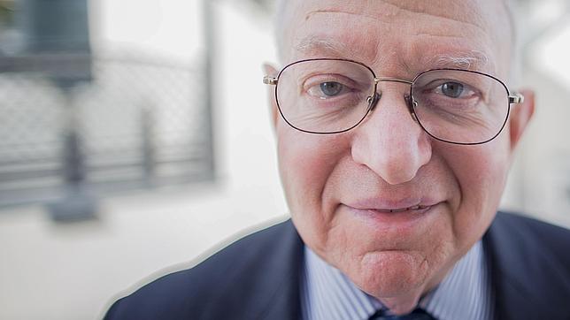 Martin Feldstein: «España debe bajar su gasto público, reducir el IRPF y subir el IVA»