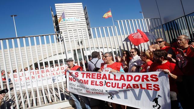 Los despedidos de RTVV tendrán vacaciones para no volver a sus puestos de trabajo
