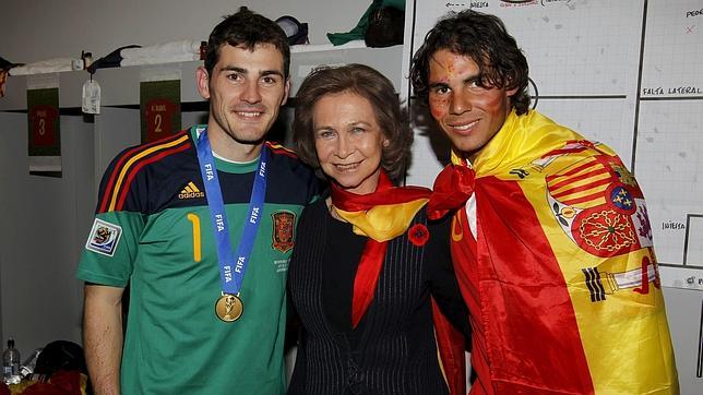 La Reina y Nadal, en el vestuario español