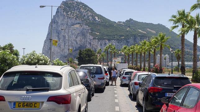 La UE ampara a España y pide a Londres más control del contrabando en Gibraltar