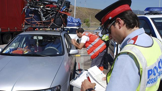 Un mosso afronta 4 años de cárcel por vengarse de un guardia civil con una multa falsa