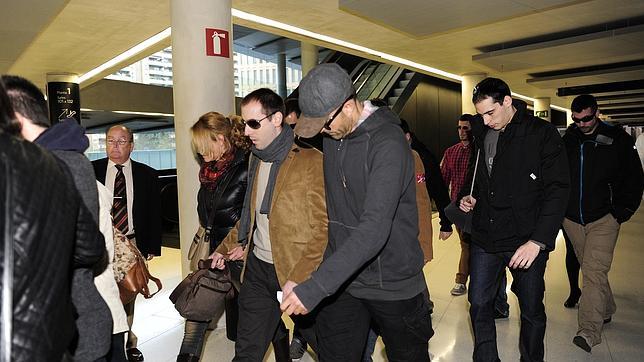 Imputan al mosso que limpió el charco de sangre tras detener al empresario del Raval