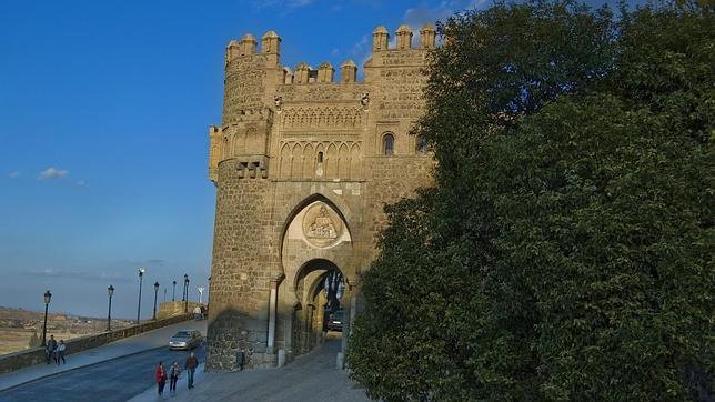 Toledo inicia la contratación de la iluminación artística de Puerta del Sol