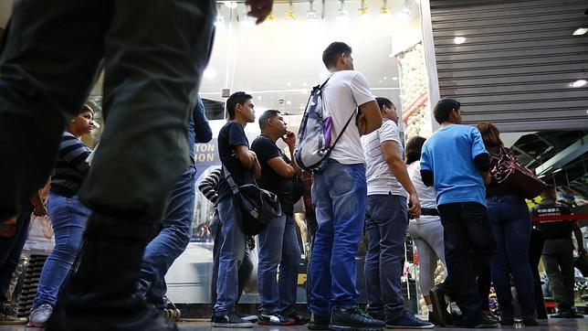 Maduro cierra una cadena de tiendas de electrodomésticos «por presunta usura»