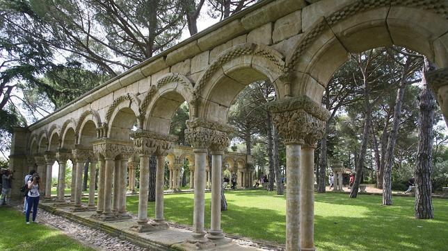 Un estudio vincula el claustro de Palamós a la Catedral Vieja de Salamanca