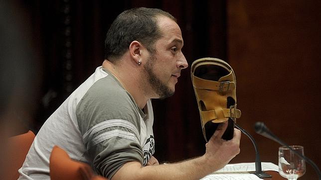 Absuelven al mosso que golpeó a un diputado de la CUP en el desalojo del 27M