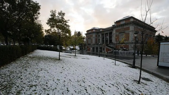 Primera nevada del curso en la ciudad de Madrid