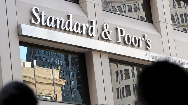 S&amp;P eleva la perspectiva de España a estable por el incipiente crecimiento