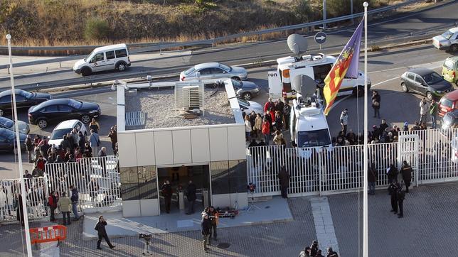 El juez ordena el desalojo «inmediato» de las instalaciones de Canal 9
