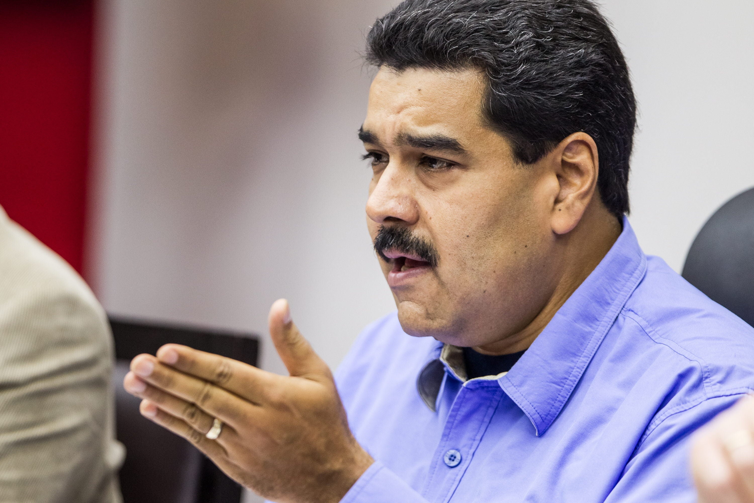 Maduro regula alquileres comerciales y prohíbe cobrar en dólares