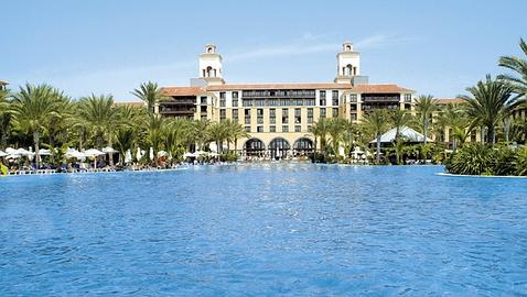 Cándido Méndez elige el mismo hotel que Orlando Bloom para alojarse en Gran Canaria