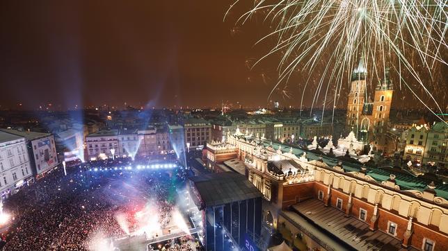Fiesta de Nochevieja en la Plaza Mayor de Cracovia