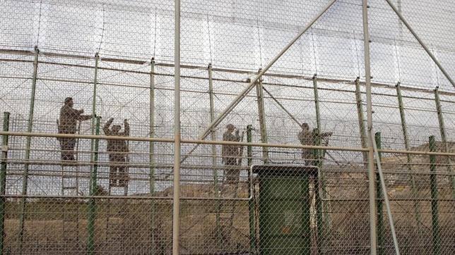 Imbroda: «El inmigrante que llega a Melilla es más joven y agresivo»