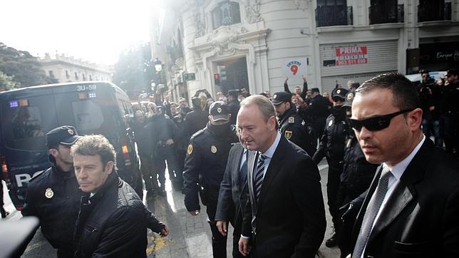 Fabra: «Yo voy a seguir yendo a todos los actos. Si alguien quiere acompañarme, que lo haga»