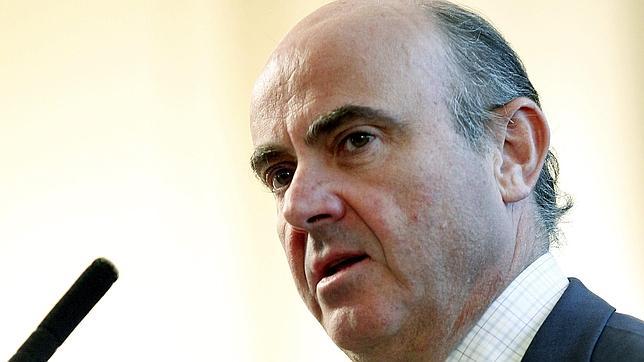 De Guindos mantiene la previsión de vender CatalunyaCaixa en 2014