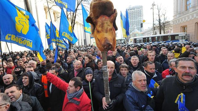 Los manifestantes que incumplan la ley en Ucrania serán castigados