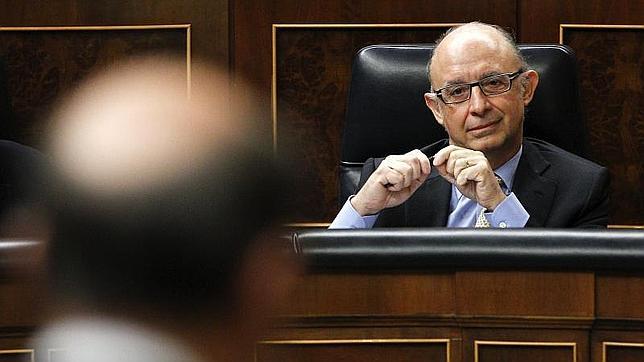 Las eléctricas llegan a un acuerdo con Montoro sobre el déficit de tarifa