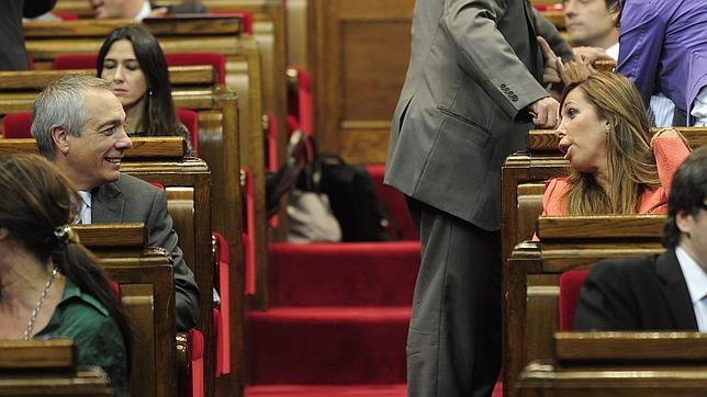 Navarro acude por primera vez al acto de la Constitución en la Delegación del Gobierno