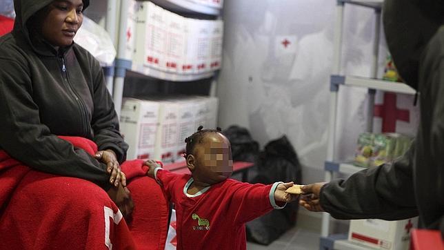 Unos 250 subsaharianos intentan entrar en Ceuta