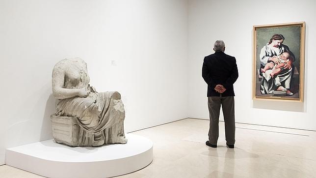 Un cuadro de Picasso junto a una escultura del taller de Fidias en la que se inspiró para esta obra