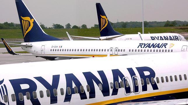 Ryanair reduce a la mitad los recargos por «exceso de equipaje»
