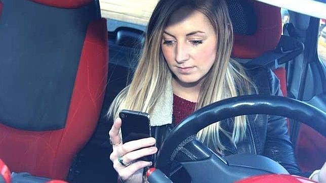 Los jóvenes conductores copian malos hábitos de los mayores