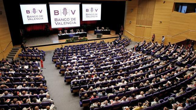 Economía da desde hoy más poder a los accionistas para fijar el sueldo de los consejeros