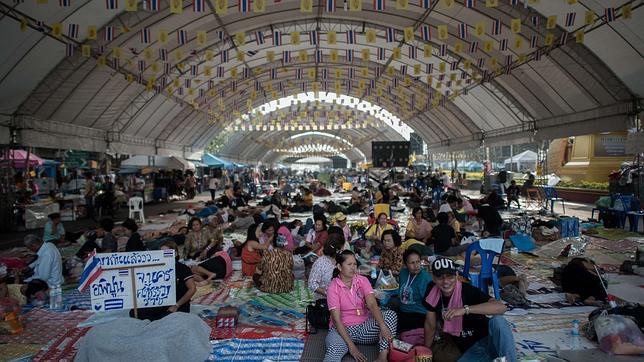 La oposición tailandesa rechaza las elecciones y exige la dimisión de Shinawatra