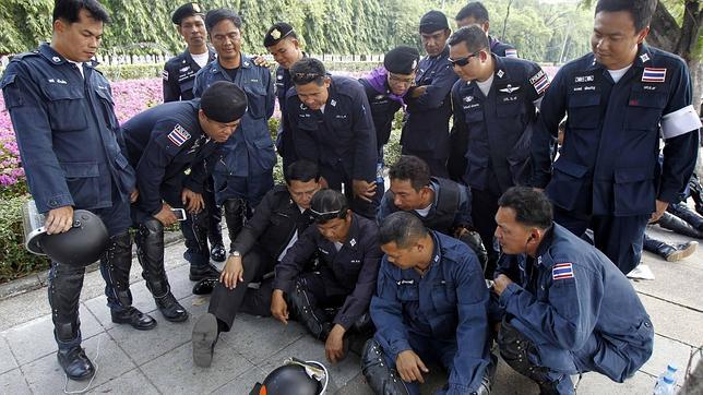 La primera ministra de Tailandia, dispuesta a disolver el Parlamento y convocar elecciones