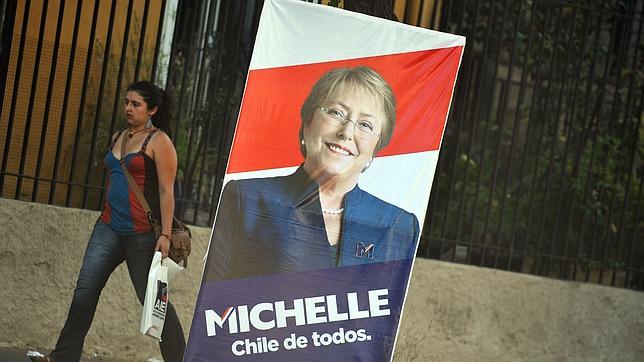 Bachelet se impone a Matthei con una ventaja de 20 puntos, según resultados oficiales
