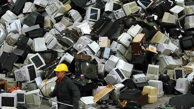 Doscientos «Empire State» de basura electrónica en 2017