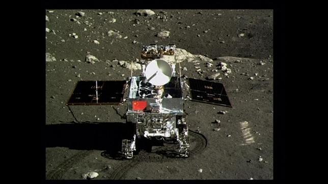 El rover chino Yutu ya rueda sobre la Luna
