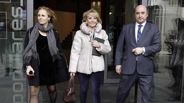 Aguirre rellena 48 folios en más de cuatro horas de declaración por el «caso Gürtel»