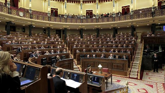 Posada pierde la paciencia con los diputados: «Parece mentira que no puedan callarse, coño»