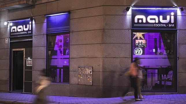 Facha del bar Maui en la calle Martín del los Heros