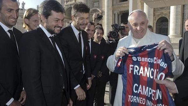 El papa Francisco celebra el título con el San Lorenzo de Almagro