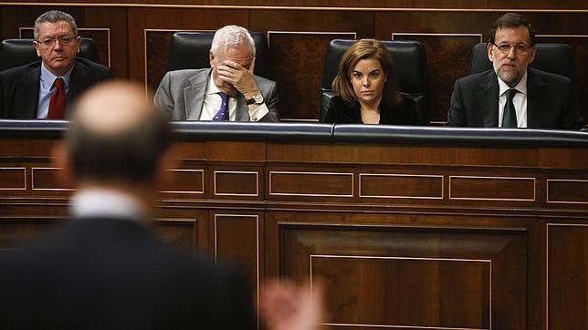 Rajoy y Rubalcaba escenifican su unidad contra la consulta separatista de Mas