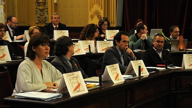 Adiós a las «senyeras» catalanas en las fachadas de los colegios de Baleares