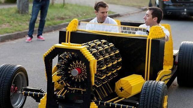 Construyen en Australia un coche con piezas de «Lego»