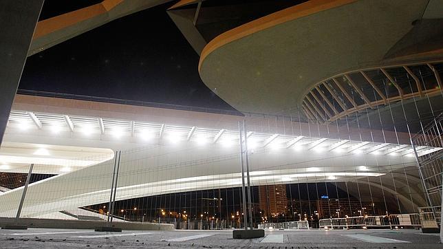 Amplían el perímetro de seguridad en el Palau de les Arts tras un desprendimiento