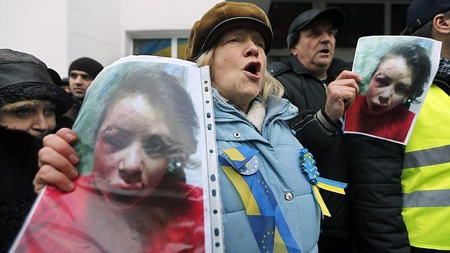 Detenidas dos personas por la paliza a una periodista opositora en Ucrania