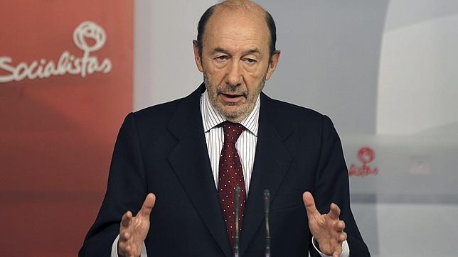 Rubalcaba: «Quedan dos años para que acabe la pesadilla»