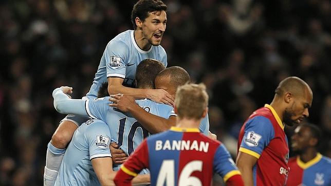 Dzeko da el liderato al City